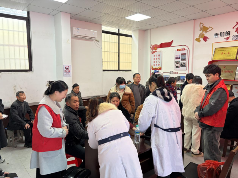 这场“家门口”的便民服务，让居民直呼“太贴心”